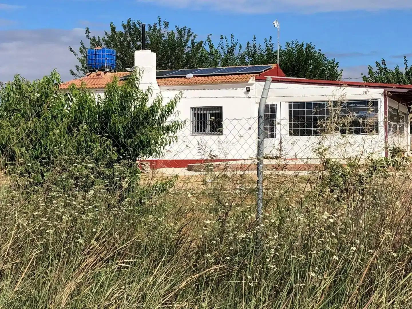 Vista exterior de Finca rústica en venda en Bonares amb Piscina