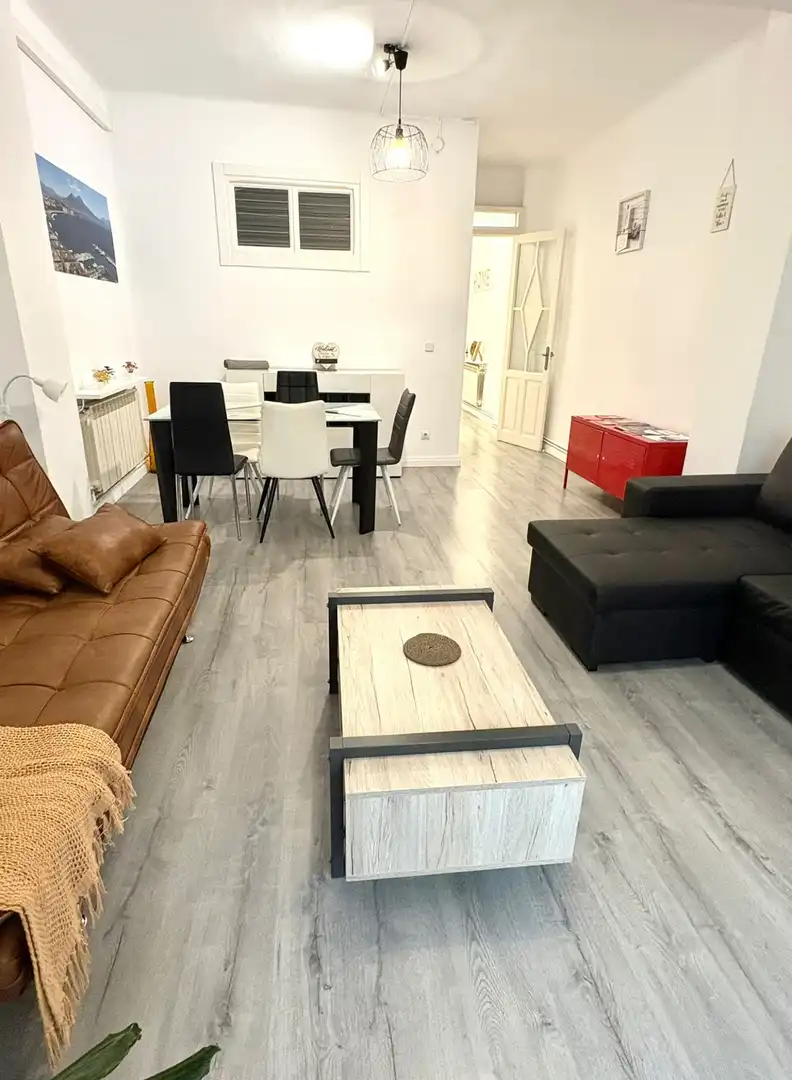 Menjador de Pis en venda en  Logroño amb Calefacció, Parquet i Balcó