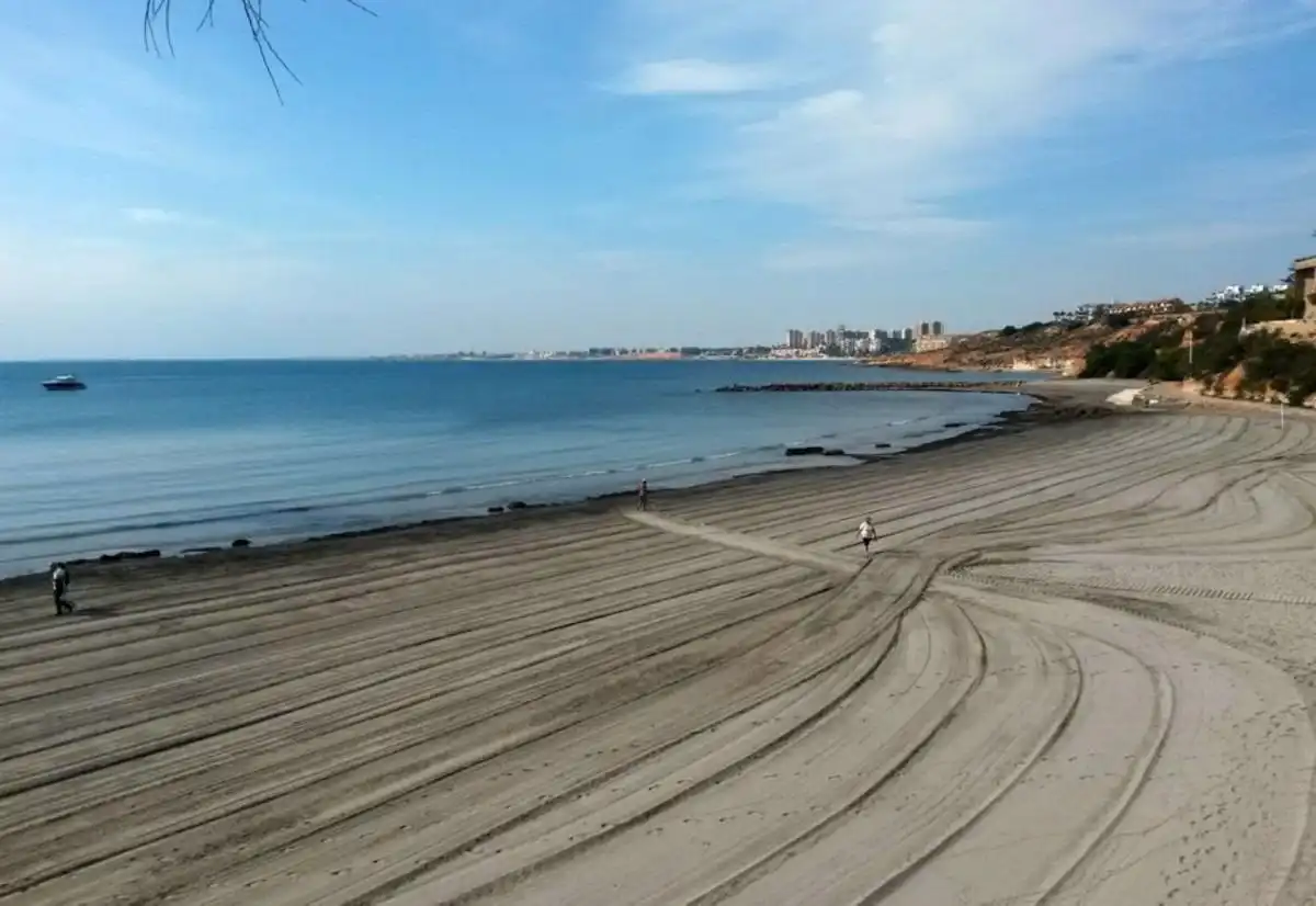 Vista exterior de Apartamento en venta en Torrevieja con Terraza, Amueblado y Piscina comunitaria