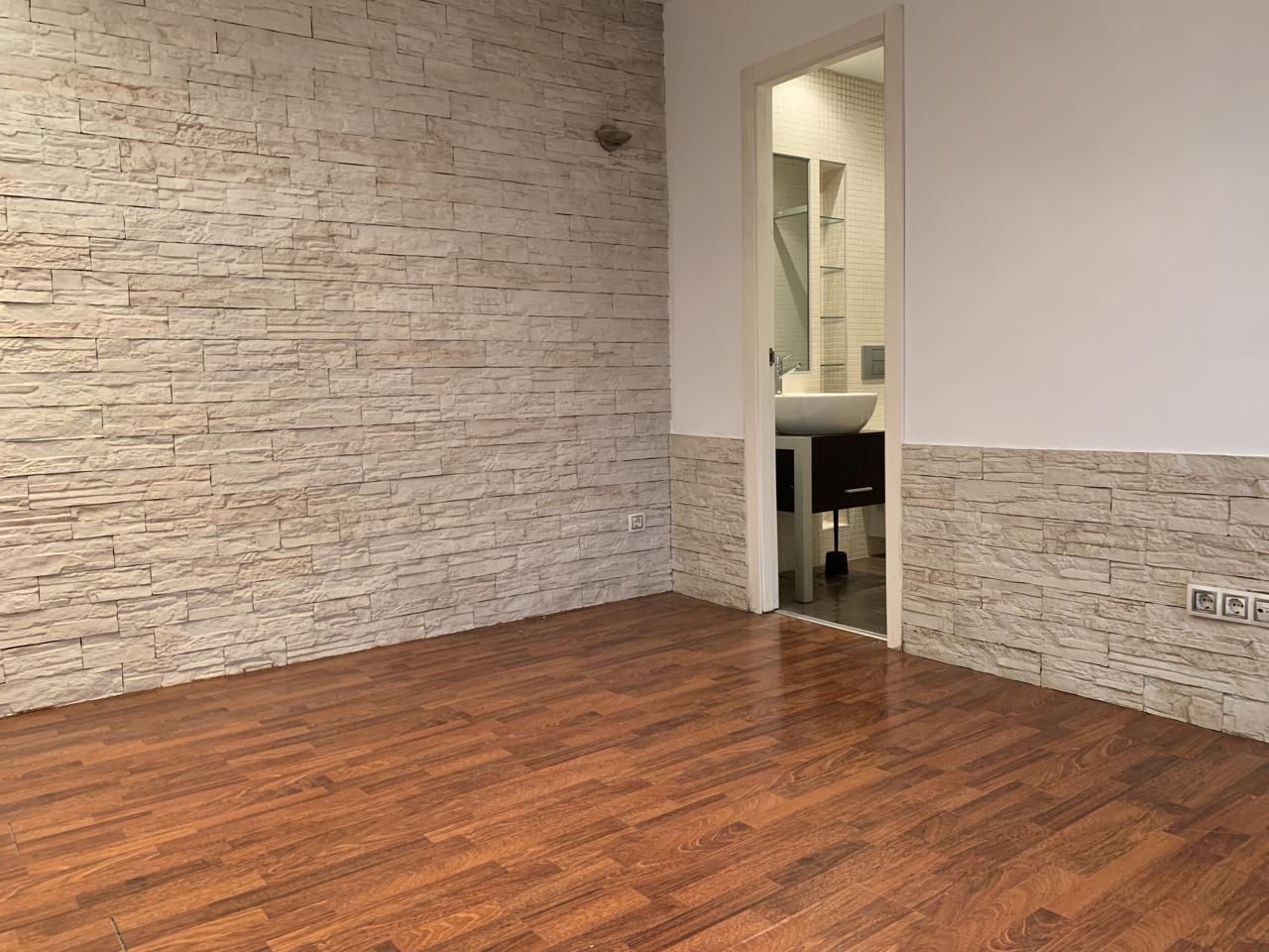 Study to rent in  Madrid Capital  with Air Conditioner and Heating
