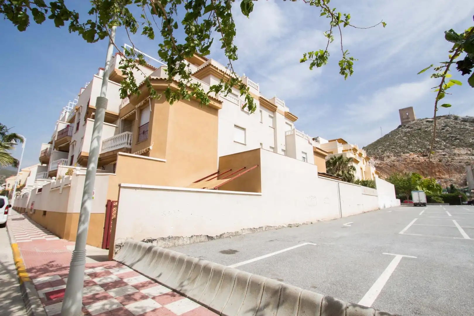 Vista exterior de Pis en venda en Gualchos amb Aire condicionat, Terrassa i Moblat