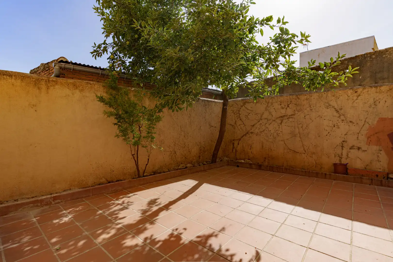 Terrasse von Einfamilien-Reihenhaus zum Verkauf in Ogíjares mit Klimaanlage, Heizung und Terrasse
