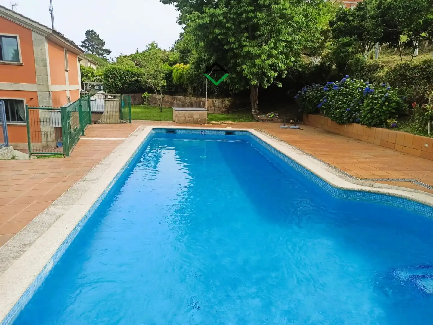 Piscina de Casa o chalet en venta en Cangas  con Terraza, Piscina y Amueblado