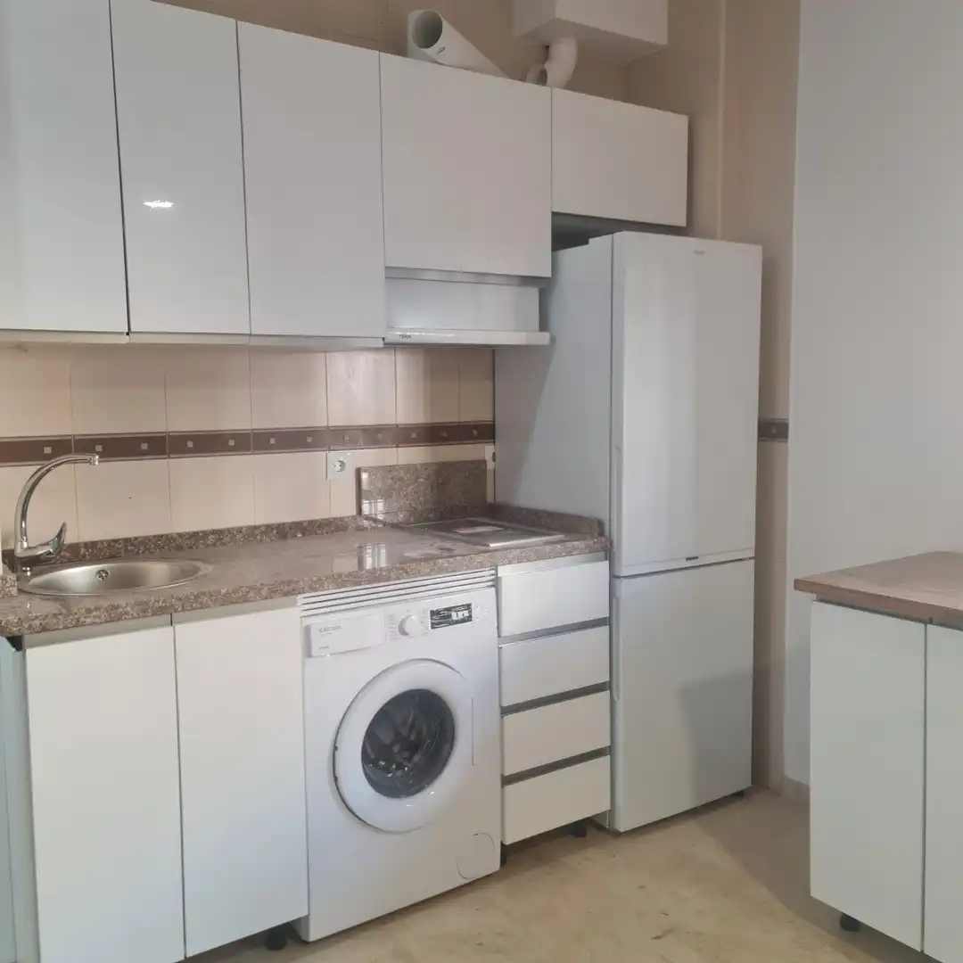 Küche von Wohnung zur Miete in Málaga mit Möbliert, Waschmaschine und Mikrowelle