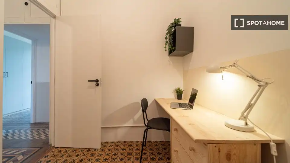 Bedroom of Flat for share in Eixample