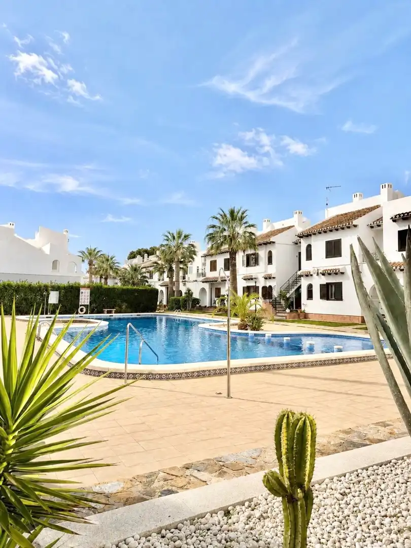 Vista exterior de Casa o chalet de alquiler en Orihuela con Aire acondicionado, Terraza y Piscina