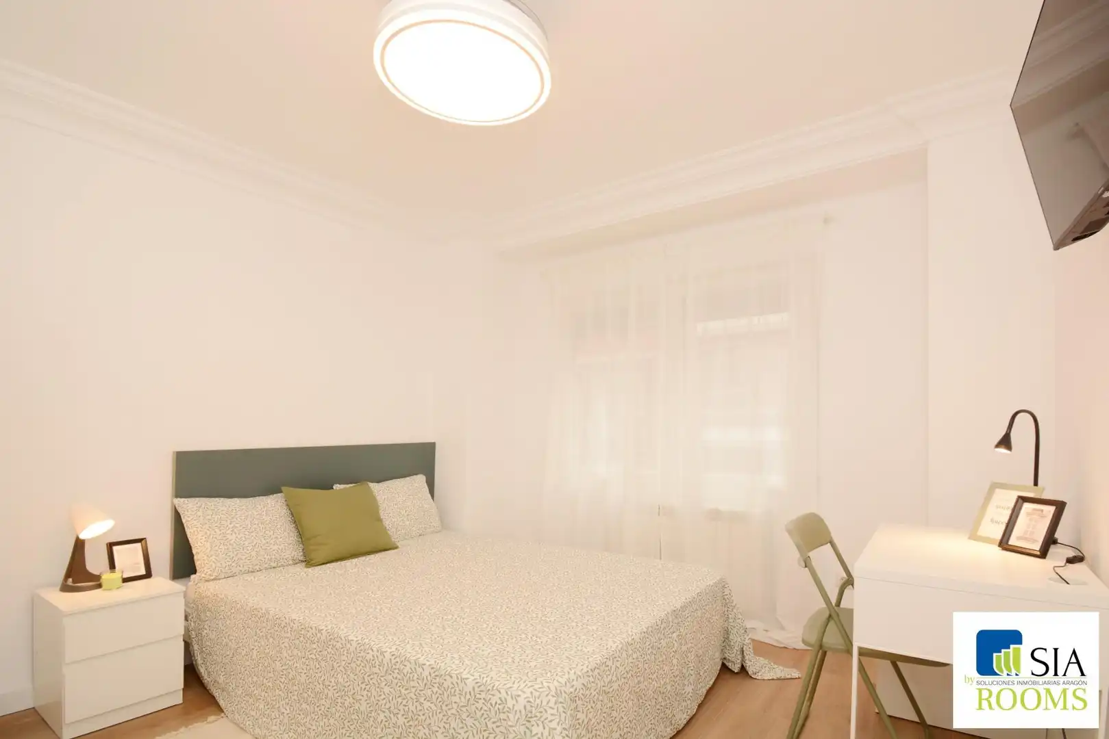 Room in Calle de Pamplona Escudero, 6, Universidad San Francisco