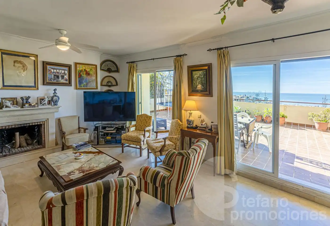 Sala de estar de Casa adosada en venta en Málaga con Aire acondicionado, Jardín privado y Terraza