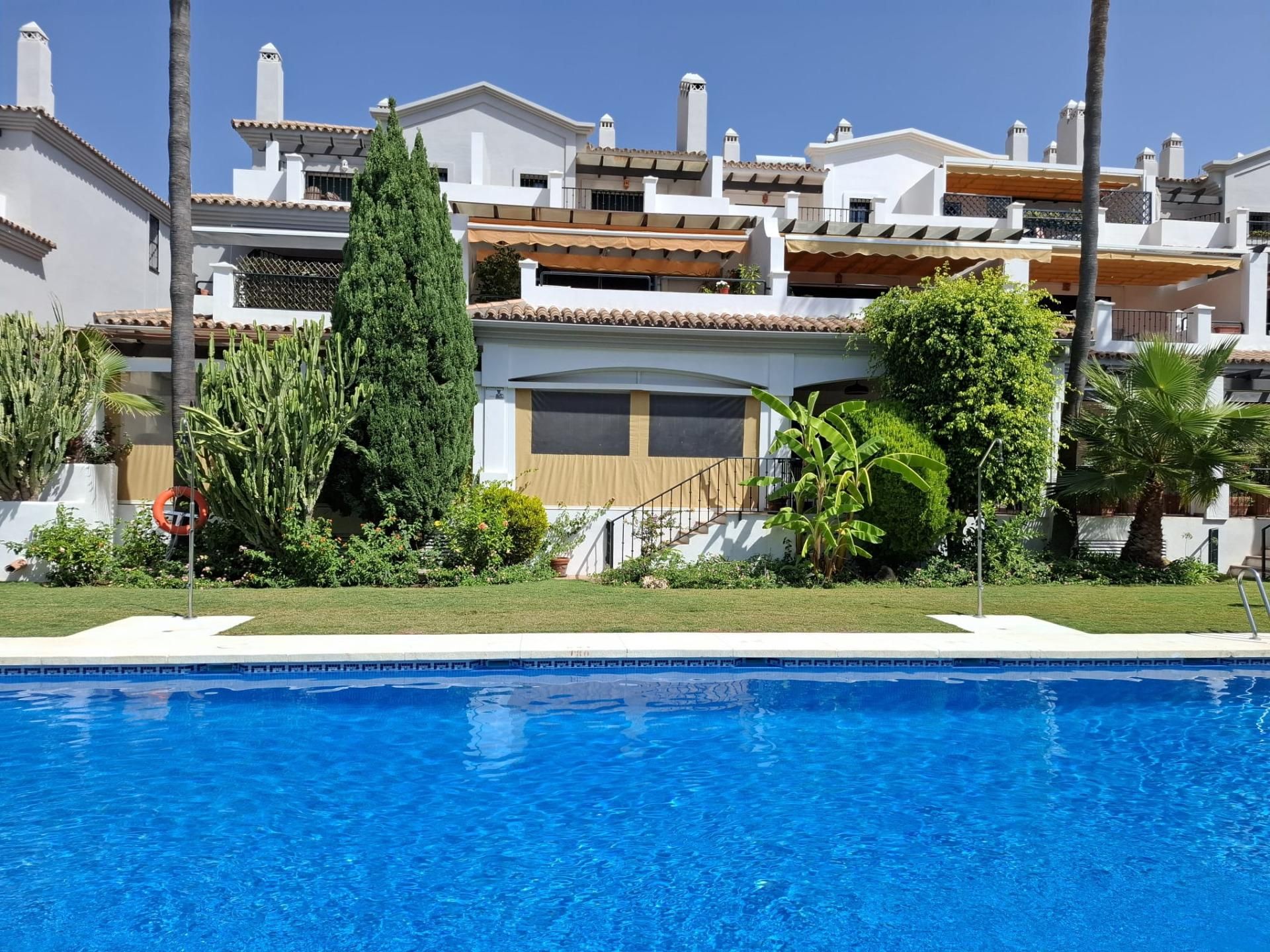 Jardí de Dúplex en venda en Marbella amb Aire condicionat, Calefacció i Jardí privat