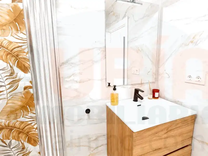 Badezimmer von Wohnung zur Miete in Oviedo 