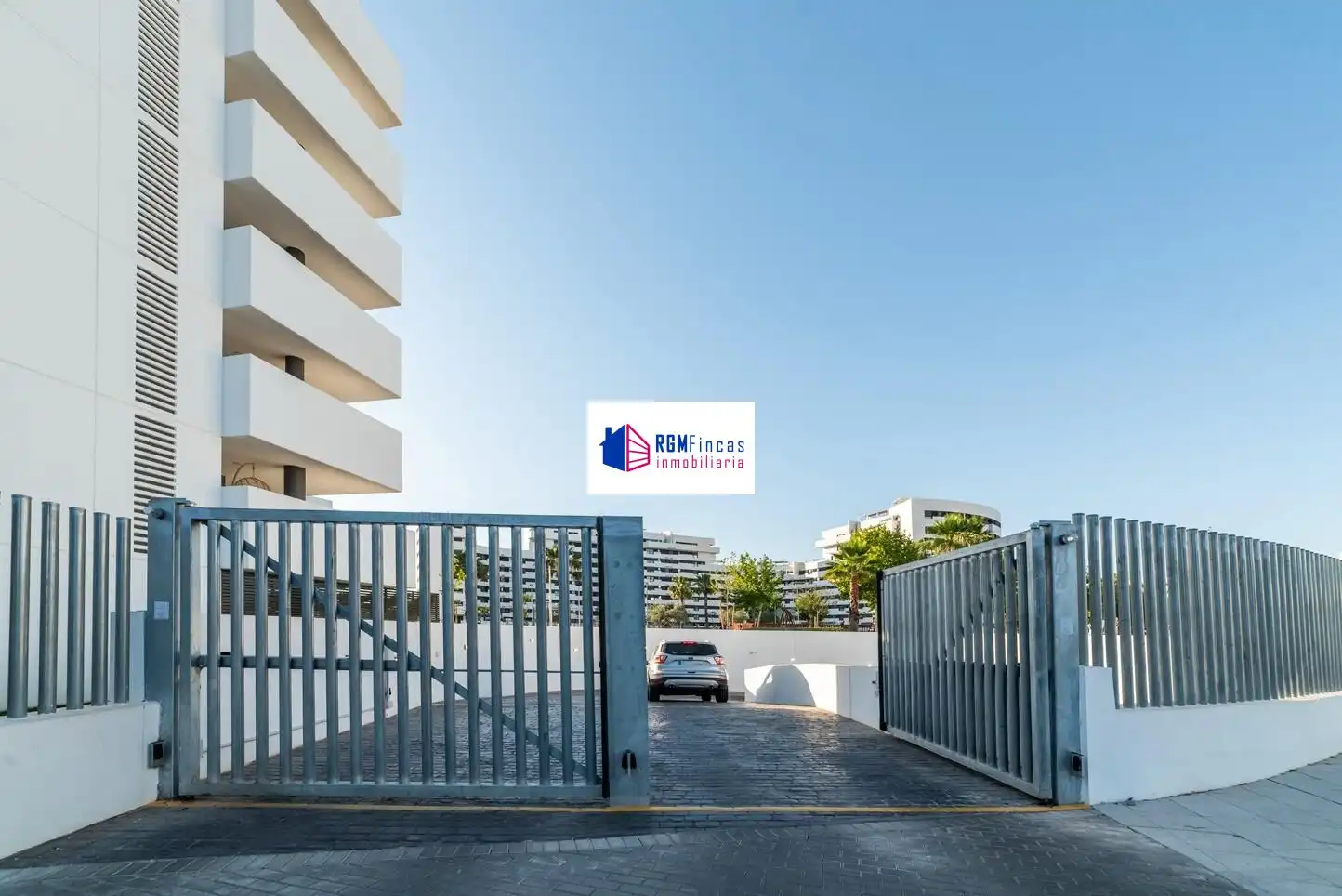 Vista exterior de Piso en venta en Sevilla con Aire acondicionado, Calefacción y Jardín privado