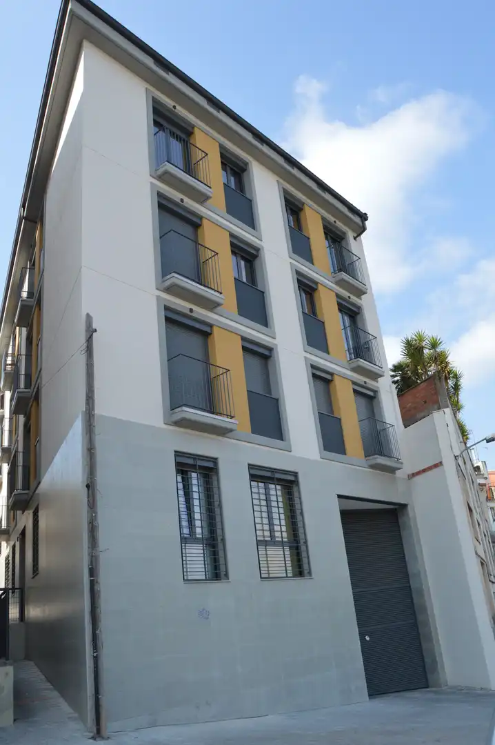 Vista exterior de Piso de alquiler en Martorell con Parquet, Horno y Balcón