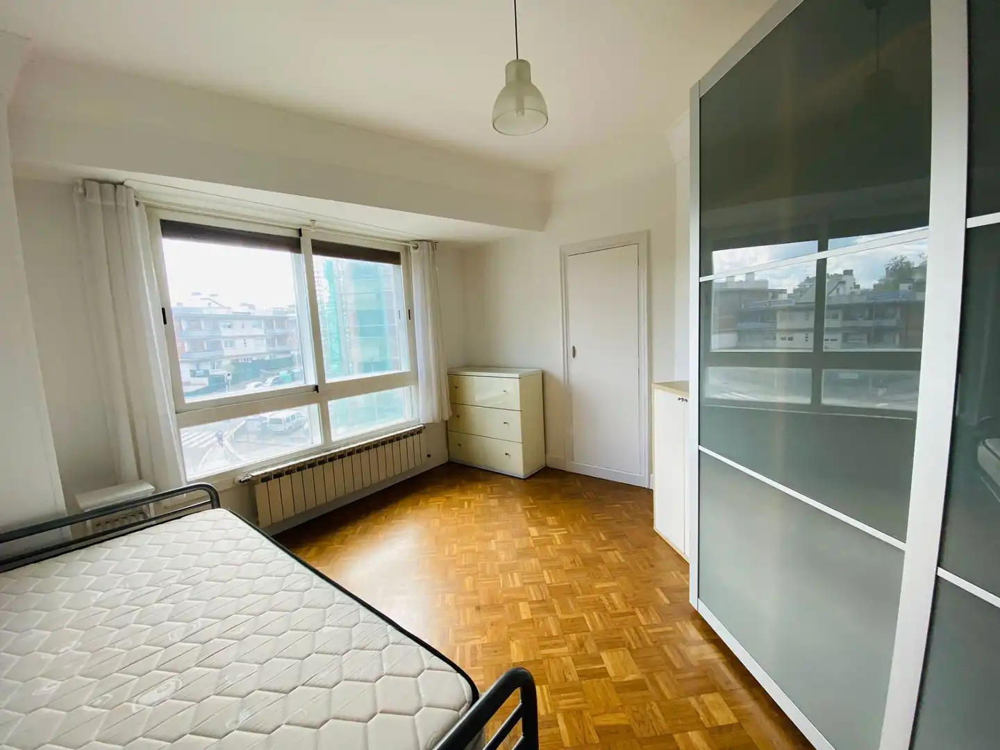 Schlafzimmer von Wohnung zur Miete in Egia 