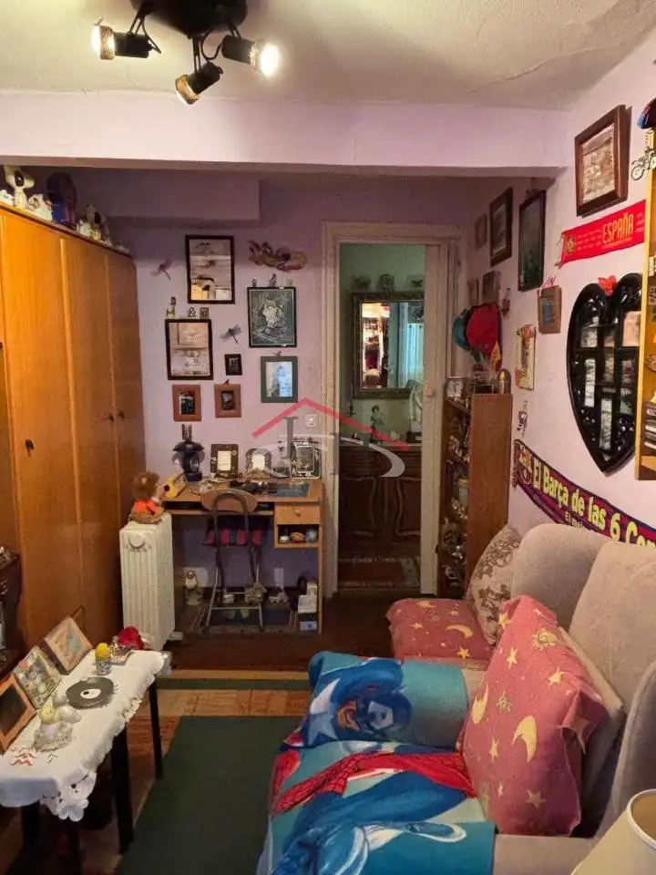 Dormitori de Casa o xalet en venda en León Capital  amb Jardí privat