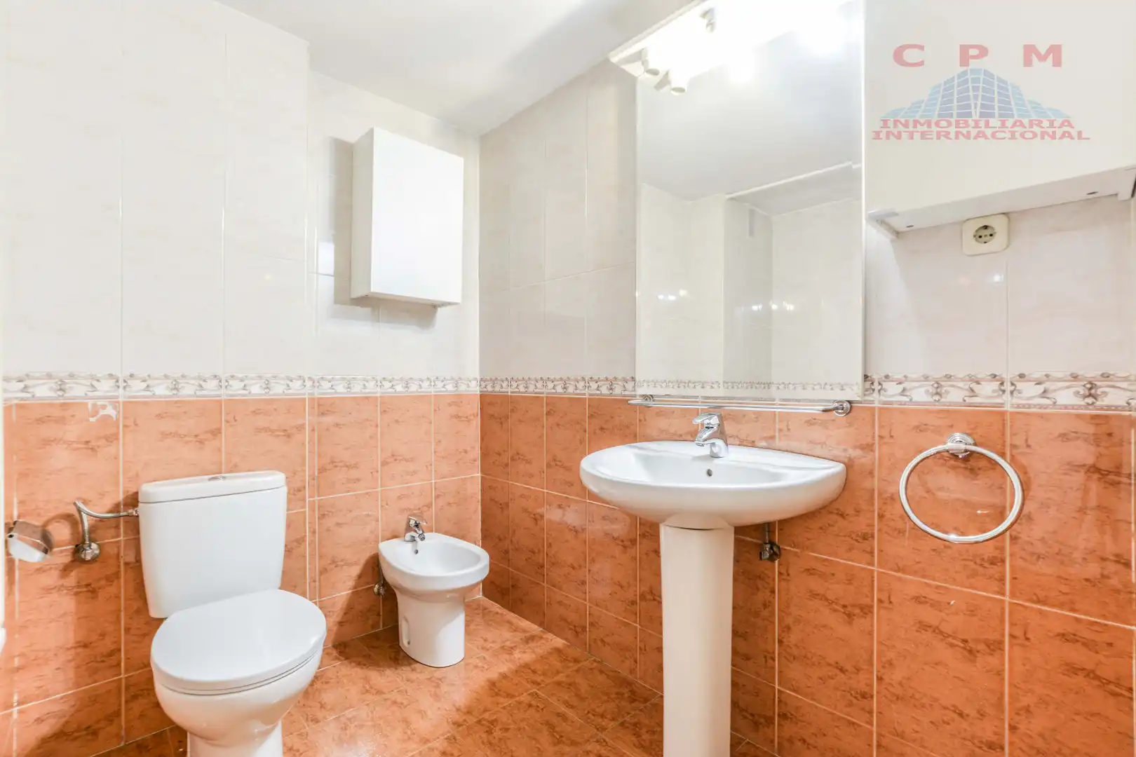 Badezimmer von Wohnung zur Miete in Madrid mit Klimaanlage, Terrasse und Ofen
