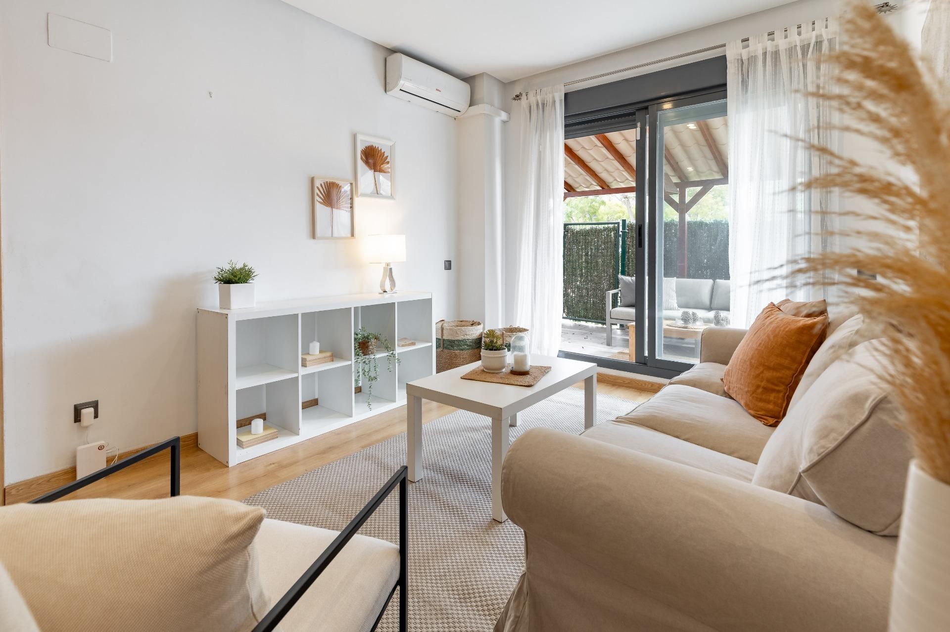 Living room of Flat for sale in Museros  with Air Conditioner, Private garden and Parquet flooring