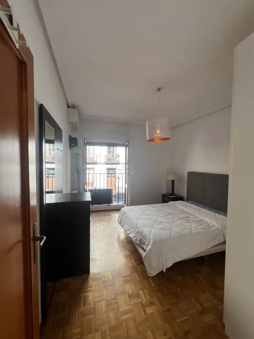Bedroom of Flat for rent in Madrid  with Air Conditioner, Heating and Parquet flooring