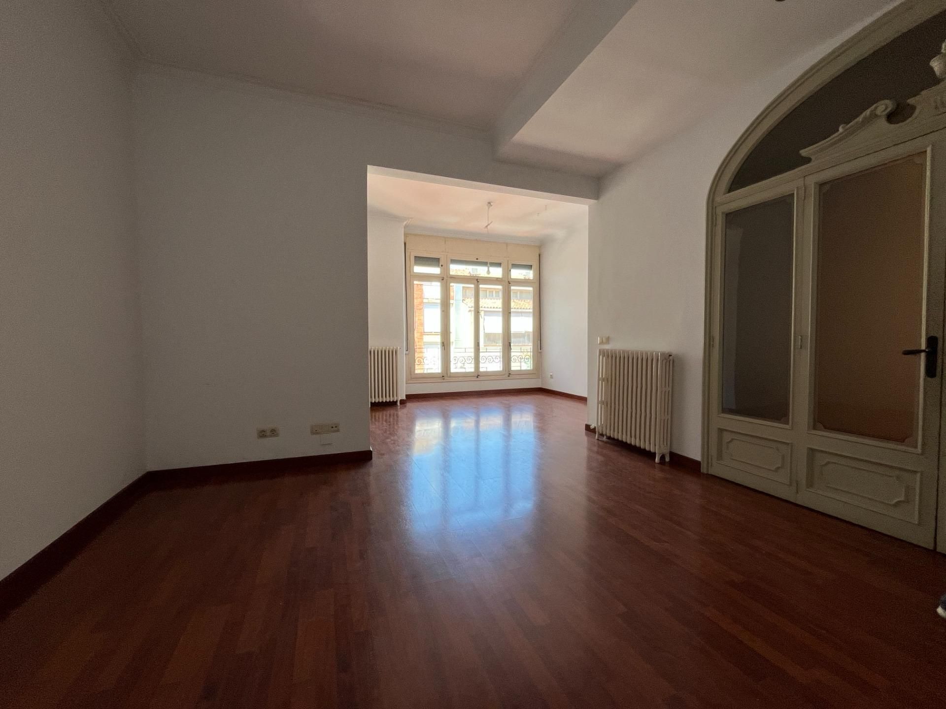 Sala d'estar de Pis en venda en Igualada amb Calefacció, Parquet i Terrassa