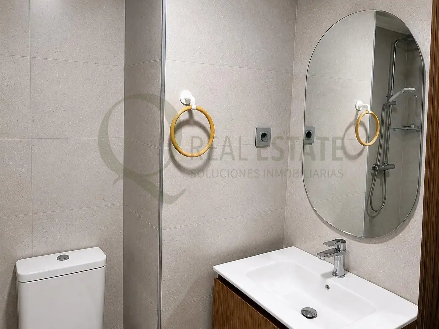 Badezimmer von Wohnung zur Miete in El Campello mit Heizung, Privatgarten und Terrasse