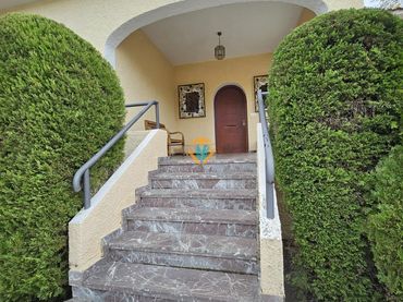 Villa avec balcon à vendre à Urbanizaciones