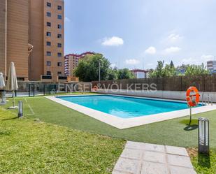 Swimming pool of Apartment for sale in  Sevilla Capital  with Air Conditioner, Heating and Private garden