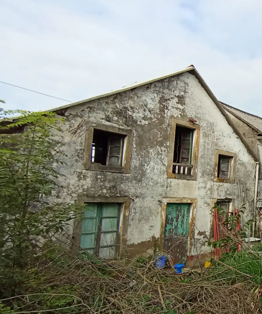 Casa rústica amb jardí en venda a Parroquia Laraxe