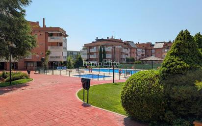 Swimming pool of Flat for sale in Pozuelo de Alarcón  with Air Conditioner, Heating and Parquet flooring