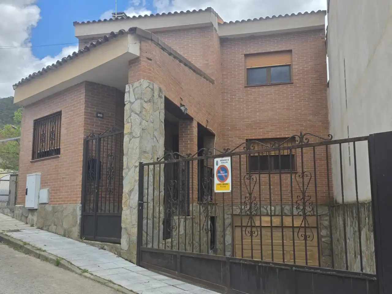 Außenansicht von Haus oder Chalet zum Verkauf in Guadalajara mit Heizung, Privatgarten und Parkett