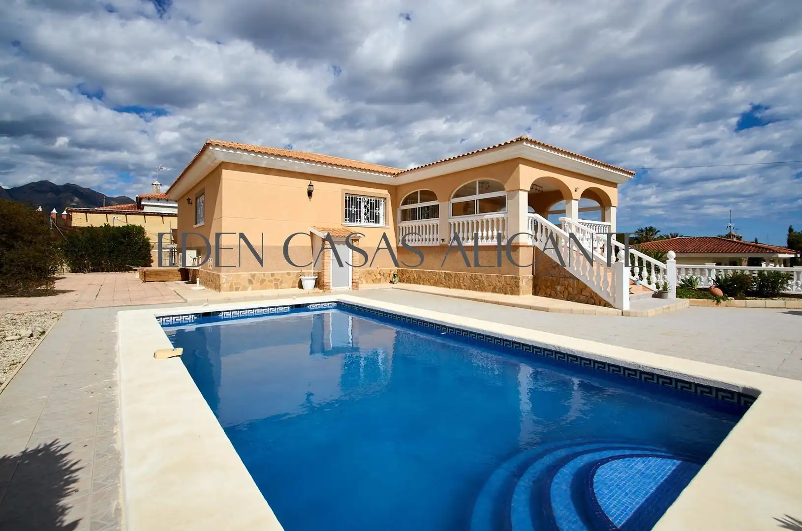 Detached house with pool for sale in Calle MIGJORN-UR LLANO PASTORES