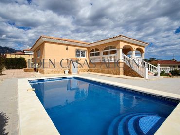 Chalet con piscina en venta en Calle MIGJORN-UR LLANO PASTORES