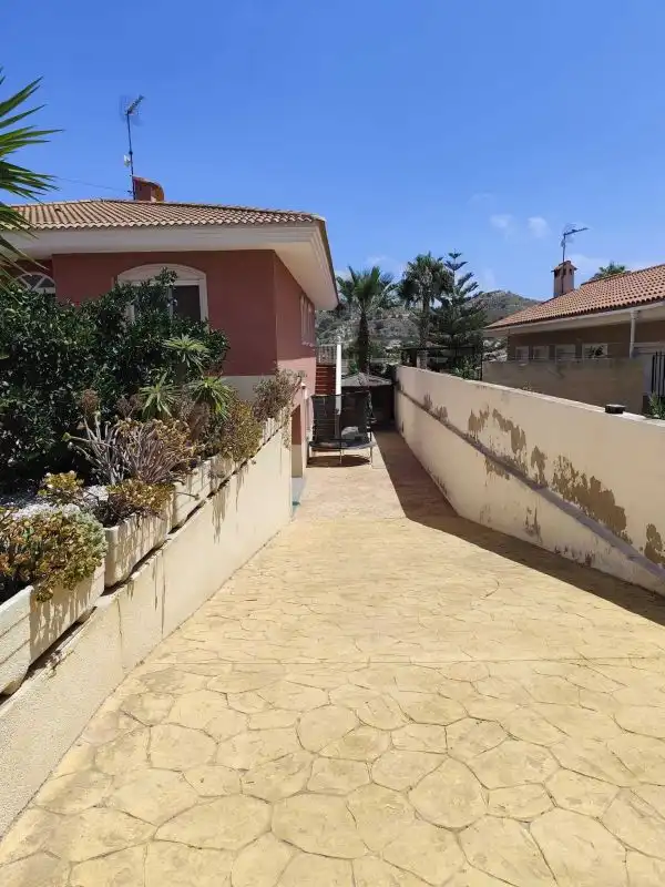 Chalet con piscina en venta en Calle Castellers, imagen 3