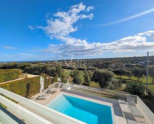 Piscina de Casa o xalet en venda en Sotogrande amb Aire condicionat, Terrassa i Piscina