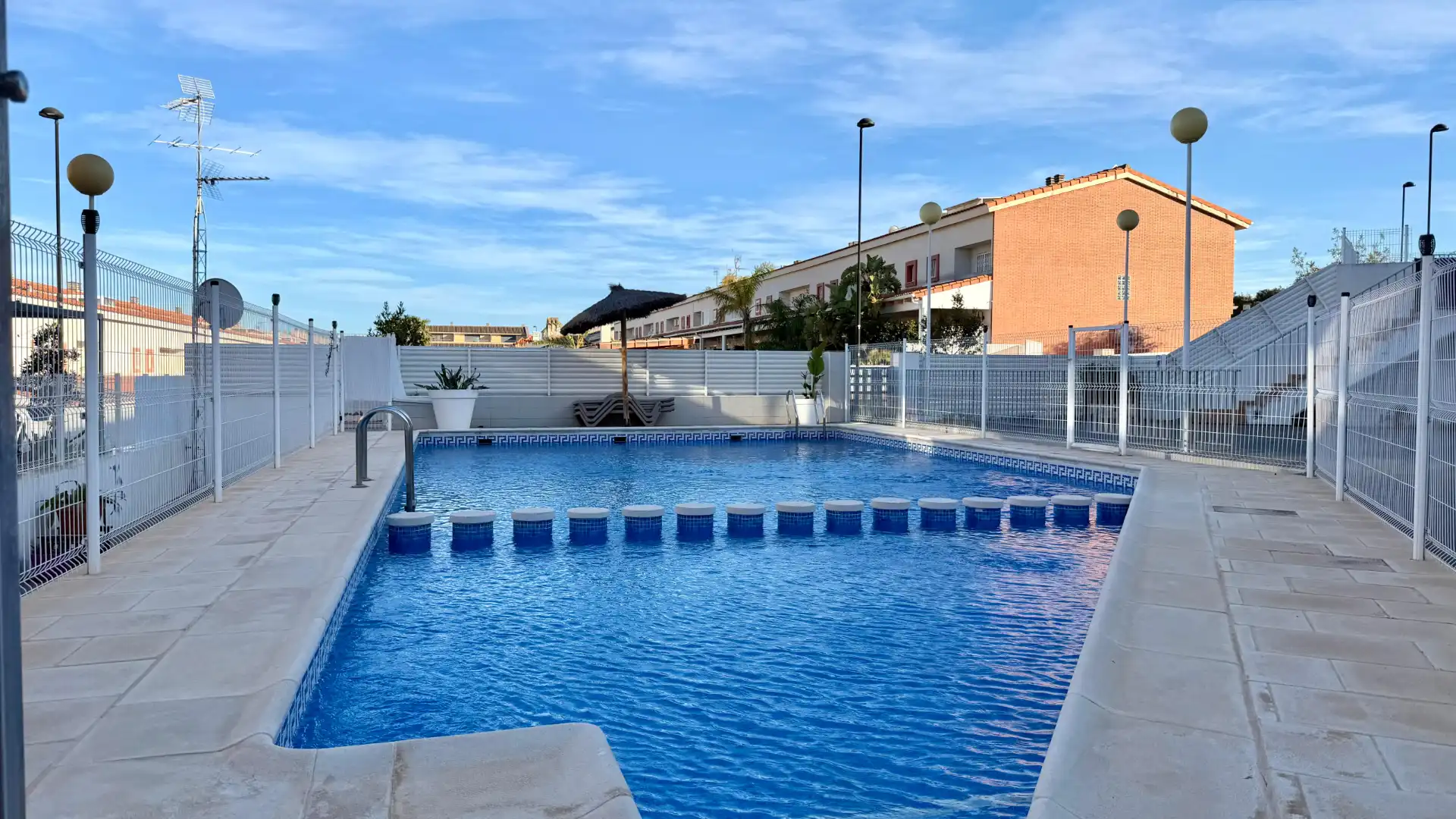 Piscina de Casa adosada en venta en Torrent con Aire acondicionado, Terraza y Trastero