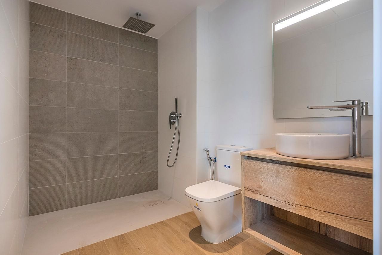 Bathroom of Flat for sale in Gavà