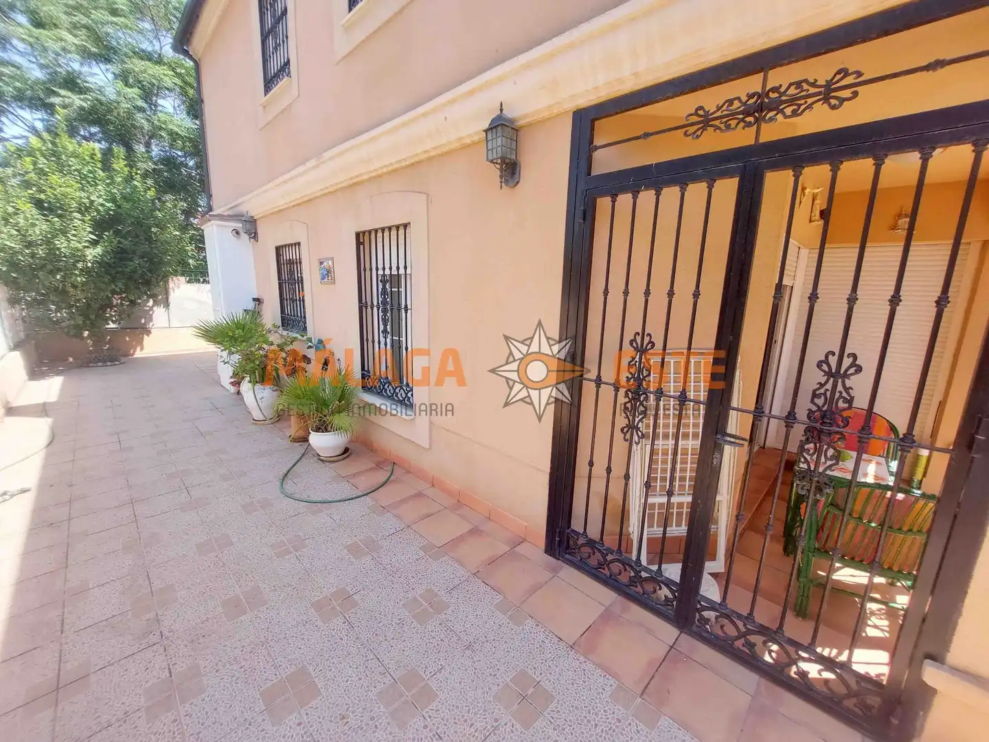 Vista exterior de Casa o xalet en venda en Vélez-Málaga amb Terrassa i Traster