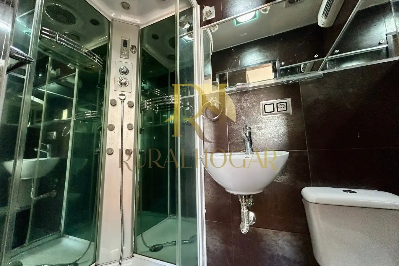 Baño de Casa o chalet en venta en Bustillo del Páramo con Calefacción, Jardín privado y Terraza