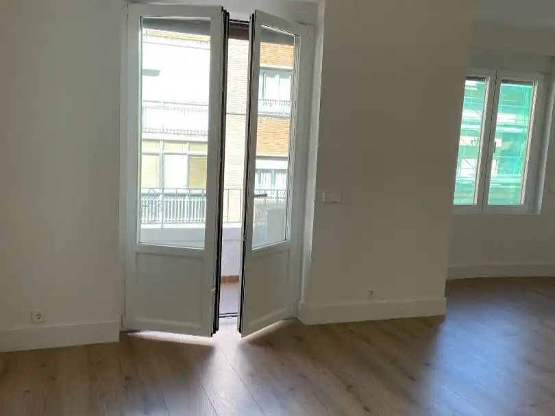 Wohnung zur Miete in  Madrid Capital mit Klimaanlage, Terrasse und Balkon