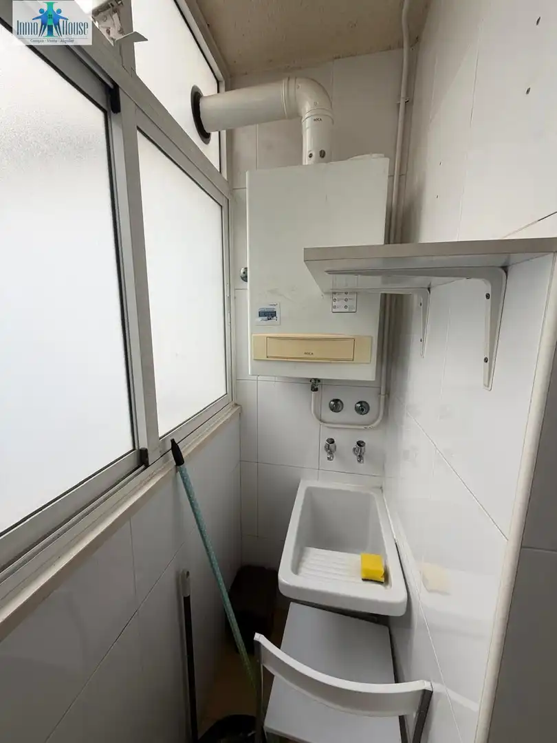 Badezimmer von Wohnung zur Miete in Albacete mit Klimaanlage, Heizung und Parkett
