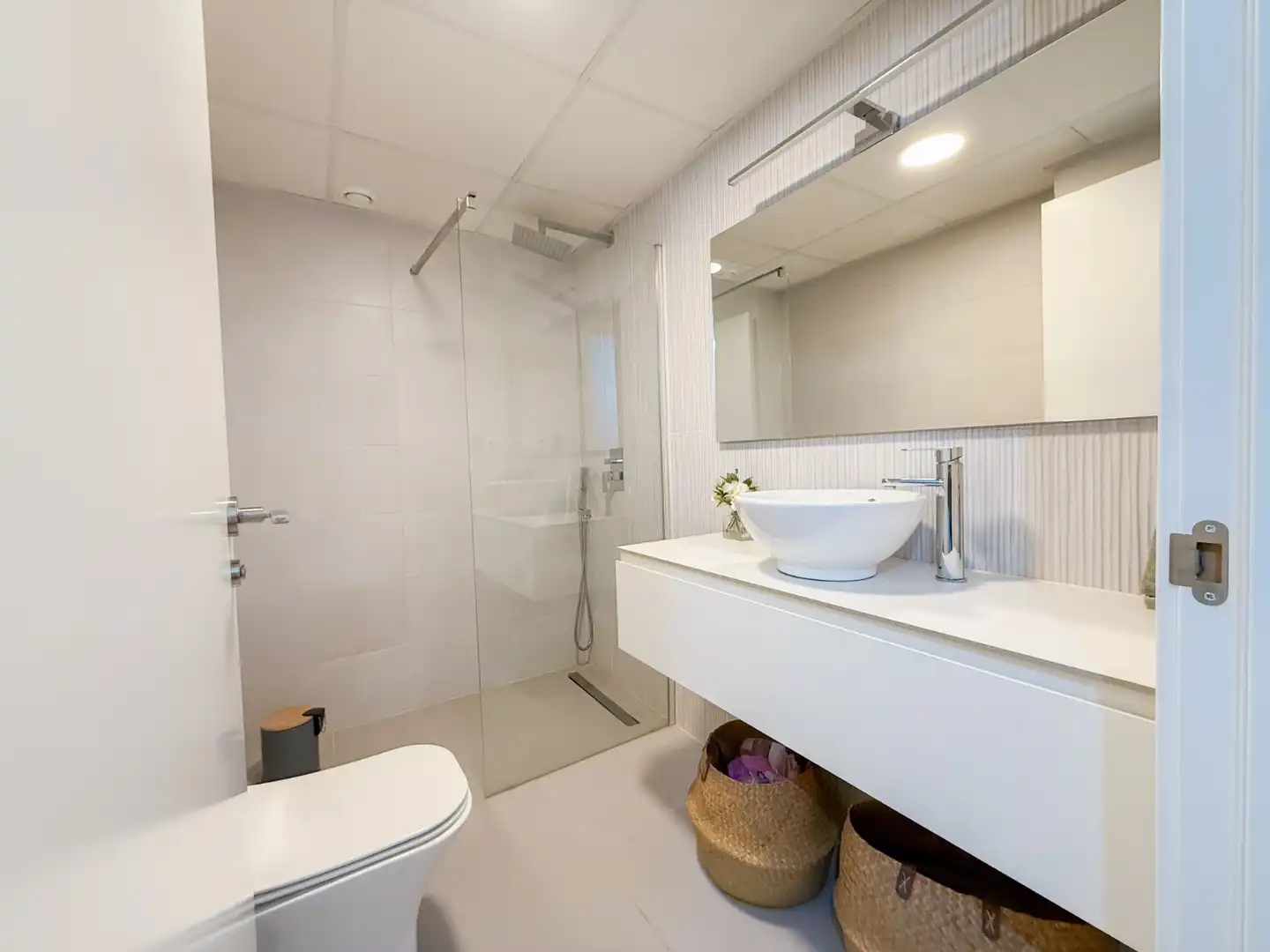 Baño de Piso en venta en Águilas con Amueblado, Horno y Balcón