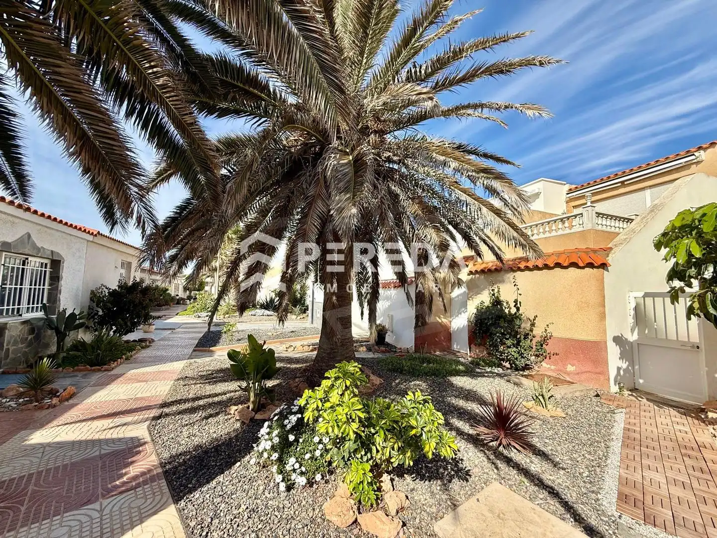 Exterior view of Houses for sale in Roquetas de Mar  with Terrace and Community pool
