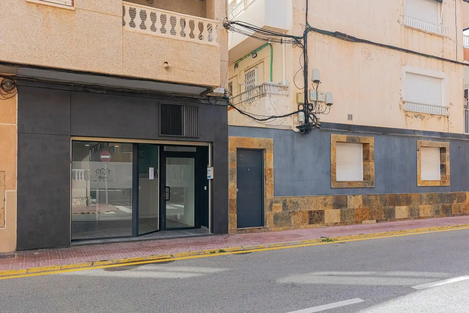 Außenansicht von Geschaftsraum zum Verkauf in Torrevieja mit Klimaanlage