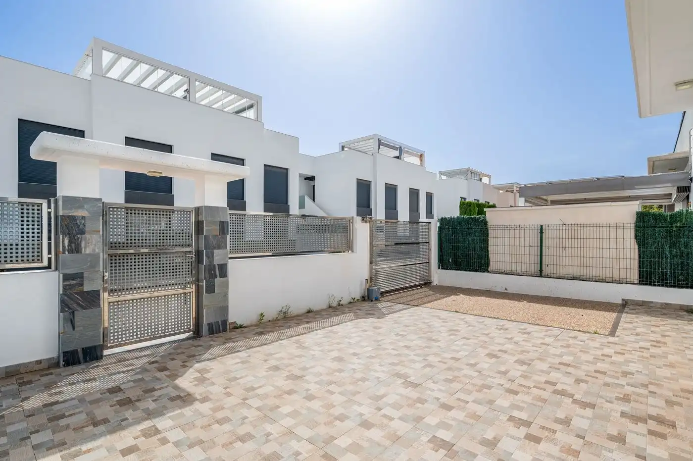 Detached house with terrace for sale in Calle Montebello
