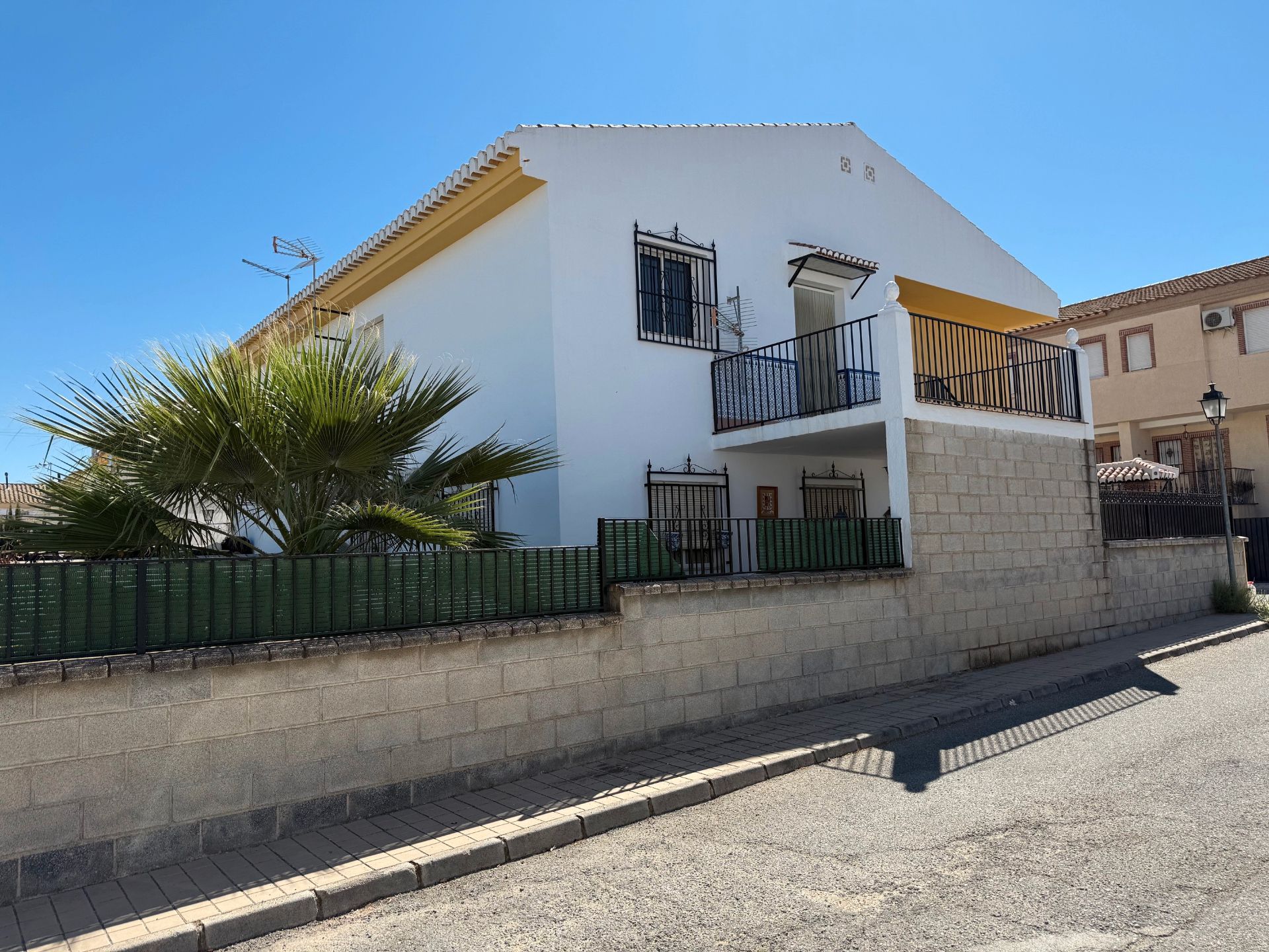 Vista exterior de Casa o xalet en venda en Láchar amb Jardí privat, Terrassa i Piscina