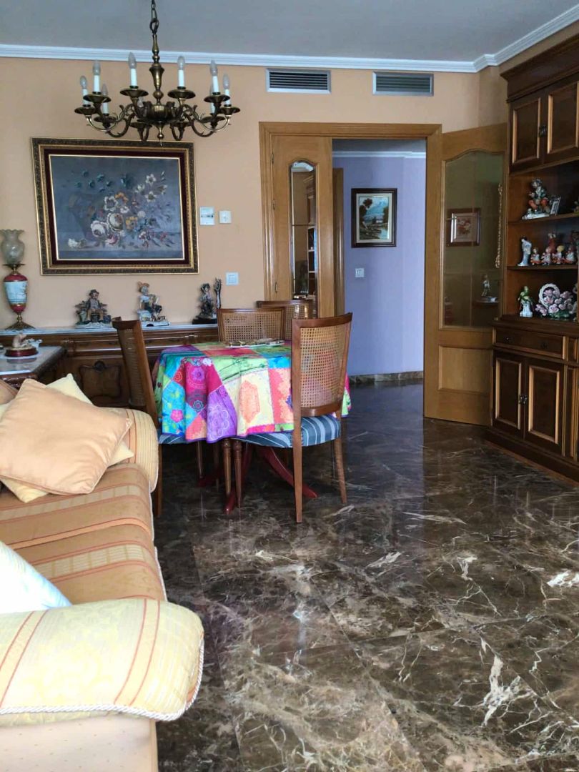 Menjador de Pis de lloguer en  Zaragoza Capital amb Calefacció, Parquet i Moblat