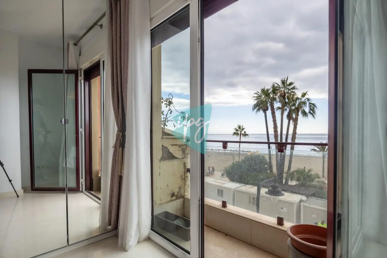 Habitación de Apartamento de alquiler en Estepona con Aire acondicionado, Calefacción y Amueblado