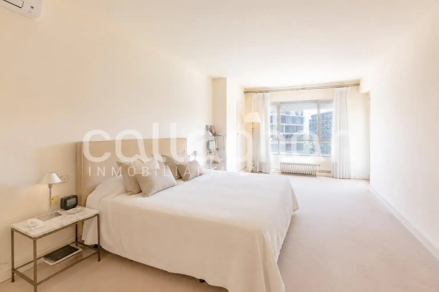 Bedroom of Flat for sale in Valencia  with Air Conditioner, Heating and Terrace
