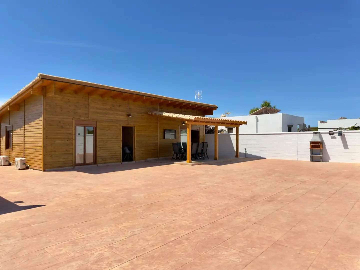 Vista exterior de Casa o chalet de alquiler en Chiclana de la Frontera con Aire acondicionado, Calefacción y Terraza