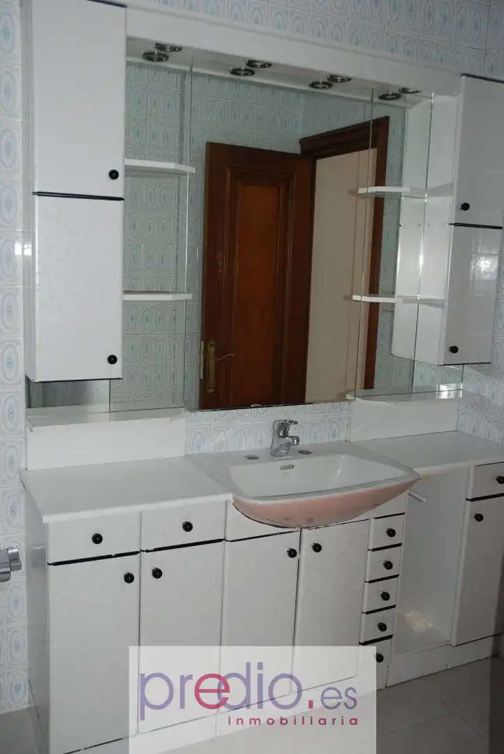 Baño de Piso en venta en Lugo con Calefacción, Parquet y Trastero