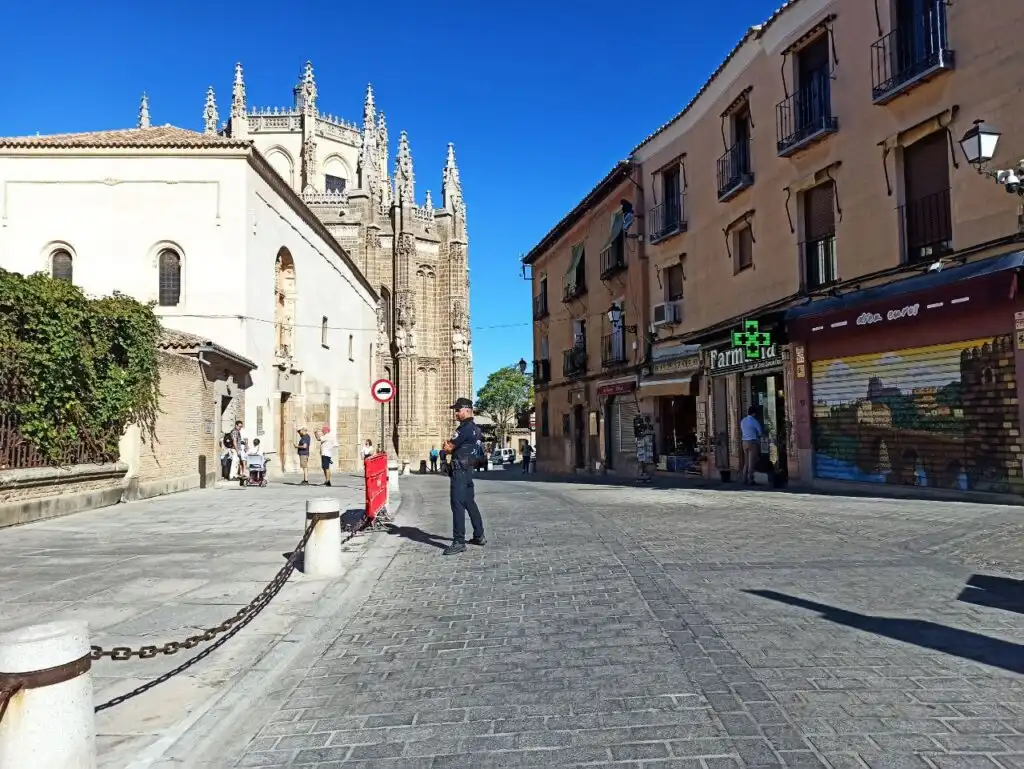 Außenansicht von Gebäude zum Verkauf in Toledo