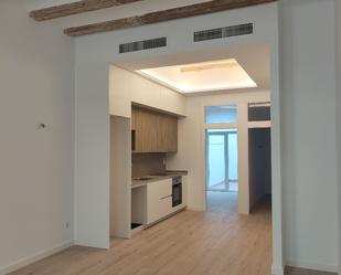 Kitchen of Planta baja to rent in Badalona  with Air Conditioner and Oven